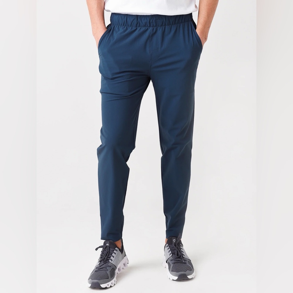 Vuori Indigo Blue Fleet Tapered Leg Elastic Waistband Athletic Pants